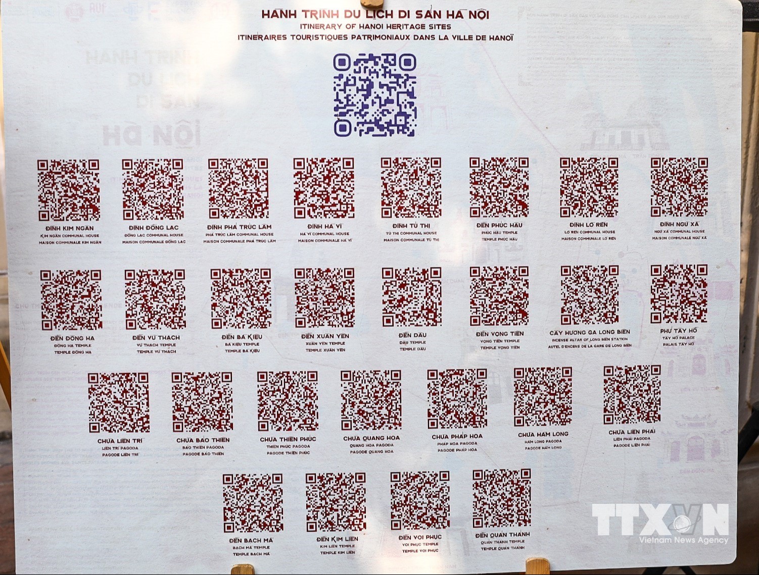 28 mã QR là các hành trình kết nối 28 điểm di tích, cung cấp thông tin song ngữ về lịch sử, kiến trúc, tín ngưỡng, lễ hội và nghề truyền thống. (Ảnh: Khánh Hoà/TTXVN)